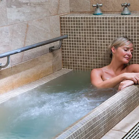 Continental Terme مونتيجروتو تيرمي